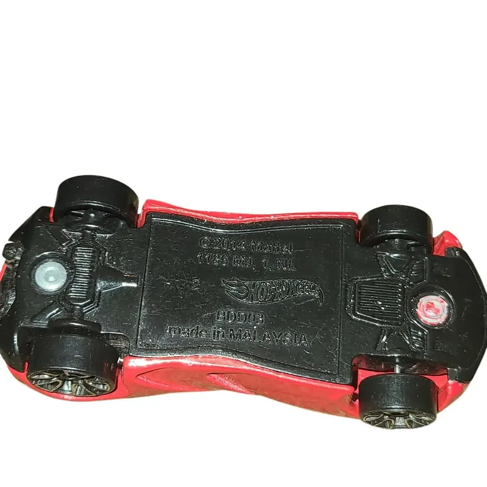 Hot Wheels Red Futuristic Race Car Diecast BDD03, 2014.